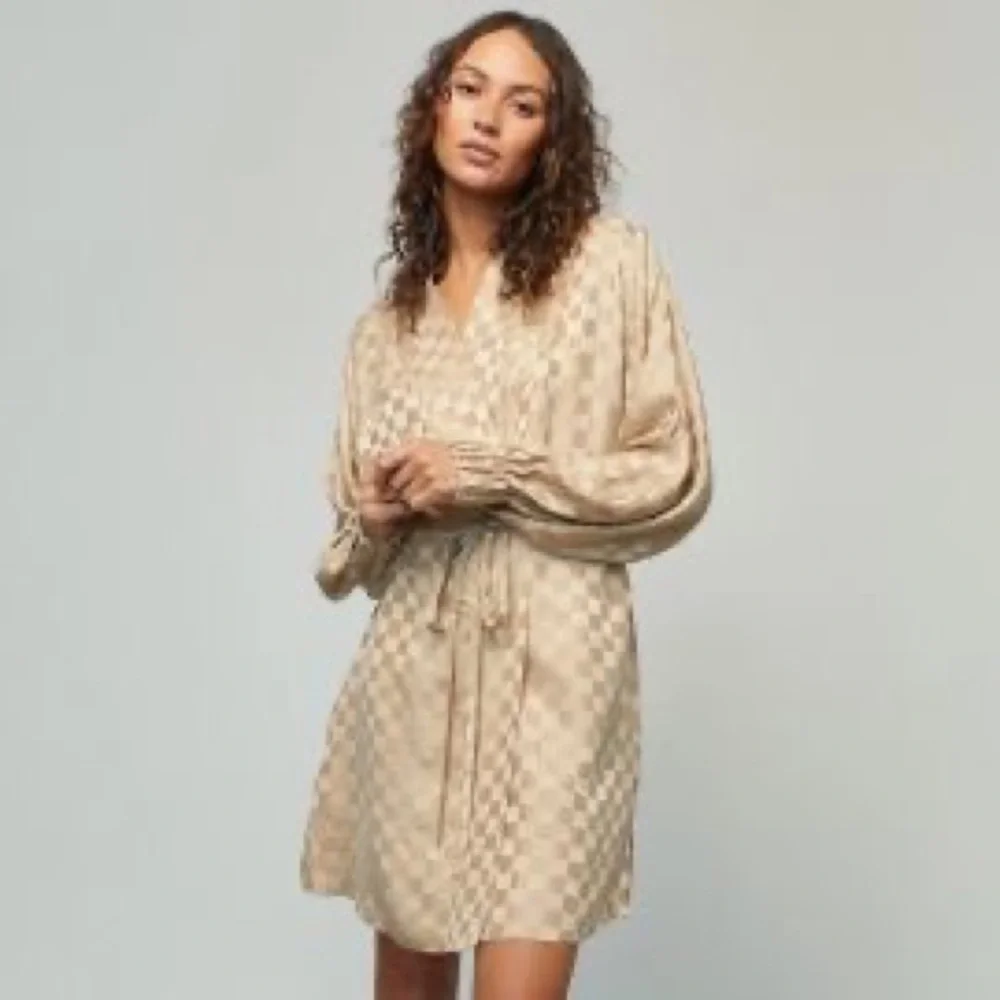 Silk Robe - Picture 2 of 4